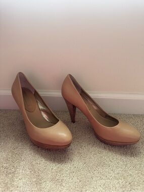 Banana Republic Tan Leather Platform Heel Pumps